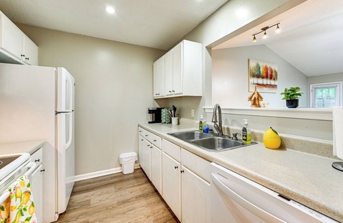 Greenville House | 1 Mi to ECU Hospital: Greenville Home w/Yard!