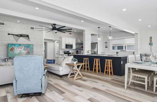 Fort Myers Beach House | 1 Mi to Fort Myers Beach Access! Chic Coastal Home