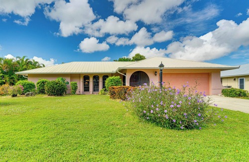 Biggar House | 1 Mi to Golf! Family Getaway w/Pool in Fort Myers