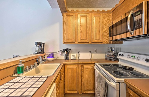White Haven House | < 1 Mi to Jack Frost: Lake Harmony Townhome!