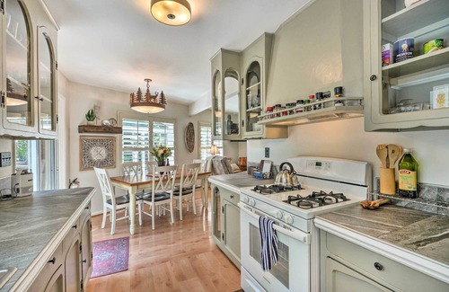 Placerville Cabin | 1 Mi to Jenkinson Lake: ‘Apple’s Chalet’ w/Deck