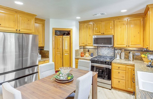 Crestline House | 1 Mi to Lake Gregory: Alpine Gem w/Covered Patio
