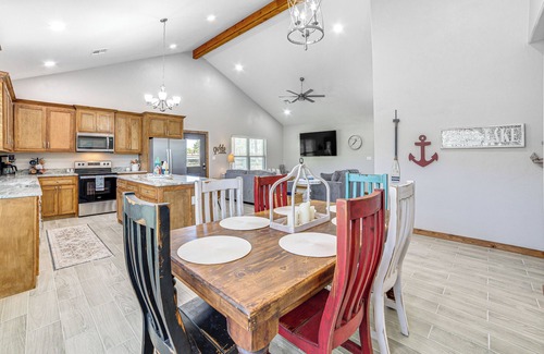Kingston House | 1 Mi to Lake Texoma: Expansive Outdoorsy Escape!