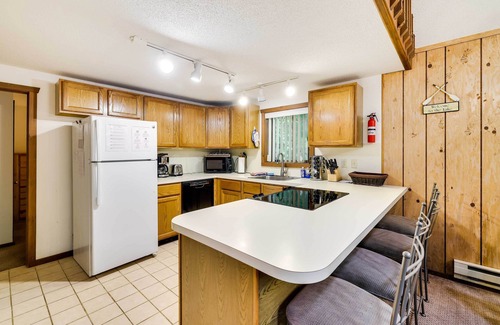 Greentown Cabin | < 1 Mi to Lake Wallenpaupack: Poconos Cabin Rental