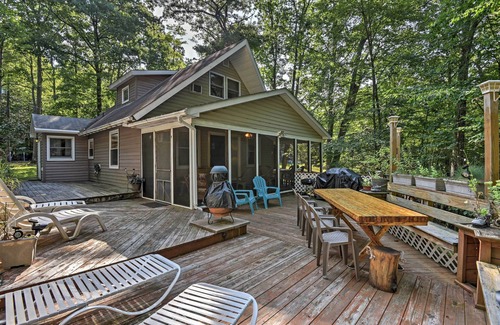 Greentown House | 1 Mi to Lake Wallenpaupack: Pocono Mountain Home!