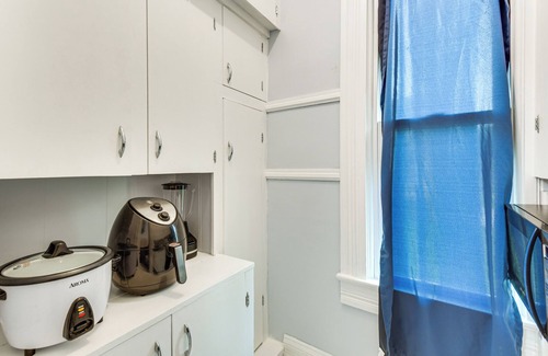 Galesburg Apartment | < 1 Mi to Main St: Quiet Apartment in Galesburg!