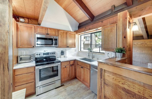 Truckee Condo | 1 Mi to Northstar Village: Pet-Friendly Condo!