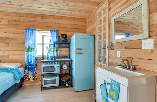 Surfside Beach Apartment | 1 Mi to Ocean: Colorful Freeport Beach Rental!