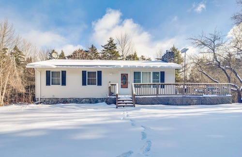 Waitsfield House | 1 Mi to Sugarbush Resort: Dog-Friendly Home!