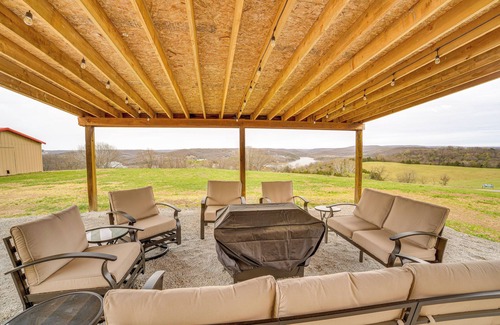 Oak Grove House | 1 Mi to Table Rock Lake: Home w/Furnished Patio!
