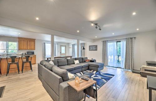 Holland House | 1 Mi to Tunnel Park Holland Home with Fire Pit
