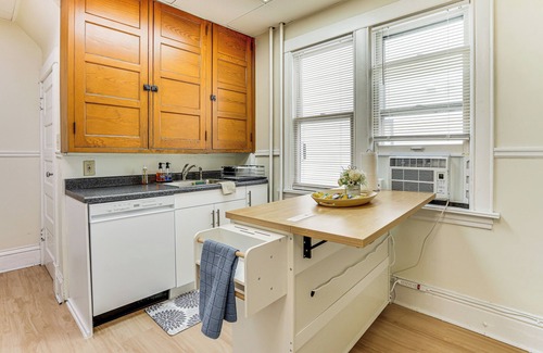 Minneapolis House | 1 Mi to University: Spacious Home in Minneapolis!