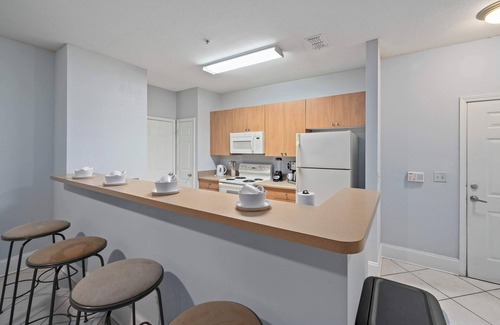Temple Terrace Condo | 1 MI to USF, Free Pool, GYM!
