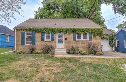 West Des Moines House | 1 Mi to Valley Junction: Pet-Friendly Iowa Home