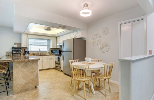 Naples Park House | 1 Mi to Vanderbilt Beach! Family Home on 500 Block