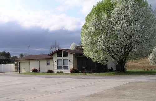 Monticello House | 1-Mile from Conley Bottom's ramp