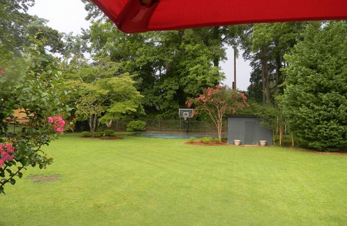 Oxford House | 1 Mile From Square/2 Miles From Campus