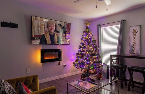 Cedars Apartment | 1 mile to Convention Center, Pets OK! King bed, W/D, Parking, Full Kitchen