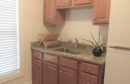 Charleston House | 1 mile to Credit One Stadium: Daniel Island Furnished 1 Bed, 1 Bath Studio Apt