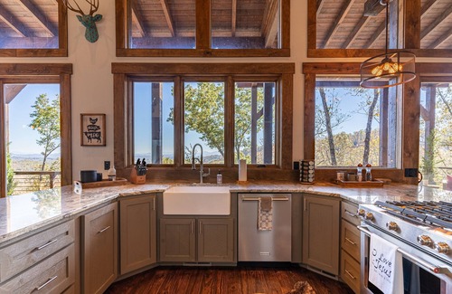 Blue Ridge House | 1 mile to downtown. 5 king, 2 queen beds, heated pool, hot tub, private mtn top.
