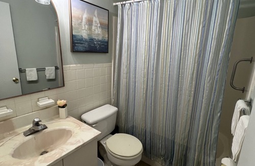 Erie Condo | 1 mile to Presque isle - quiet, safe condo with walking paths!