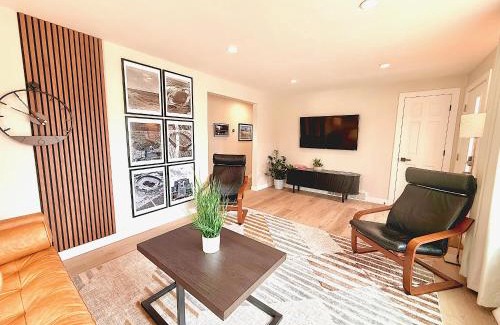 Green Bay House | 1 Min - Lambeau Rooftop Entertainment Garage