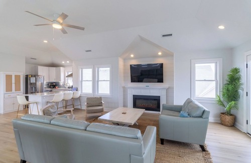 Nags Head House | ⭐️1 min to Beach!🏊‍♂️Heated pool included; Hot Tub; Pets; Ocean Views; Arcade!