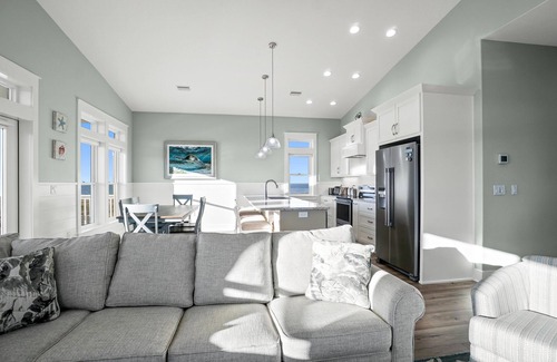 Port St. Joe House | 1-Min to Beach | Pool | Boat Parking | Sleeps 10 | Gulf View | Elevator