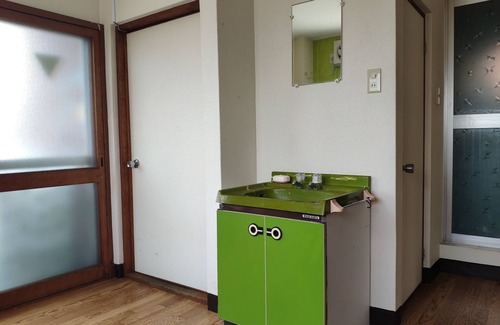 Naniwa Apartment | 1 min walk from JR station, 6 min walk from subway station, 2/3 min train ride to Namba/Shinsaibashi, 45 sq.m. 2LDK, Guest house Chine Room 405