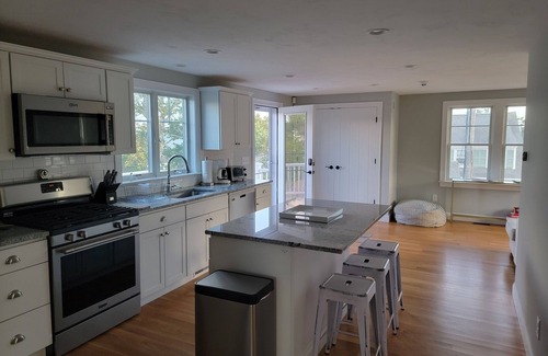 Dennis Port House | 1 min walk from private beach - 4 bd main house, 2 bd carriage house!