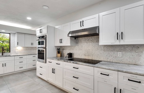 Birch Park Finger Streets House | <1 Min WALK to Beach, Heated Pool, Modern Oasis, 5 bedroom, 8 beds, 4 bathrooms