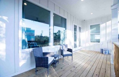 Gulfport House | 1-min walk to beach! Newly built! RELAXING Beach Vacation!BeachBLISS