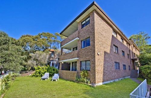 Bondi Beach Apartment | 1 min walk to beach +Parking/Bondi Bliss Lamrock