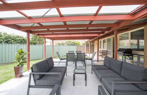 Lake Tabourie House | 1 min walk to lake + Foxtel /Netflix & Wifi