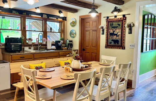 Mount Pocono House | 1 minute from Mount airy casino. pet’s friendly,