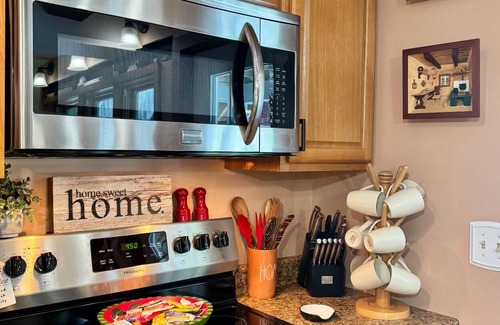 Mount Pocono House | 1 minute from Mount airy casino. pet’s friendly,