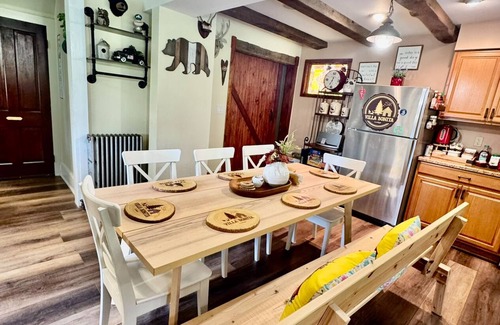 Mount Pocono House | 1 minute from Mount airy casino. pet’s friendly,