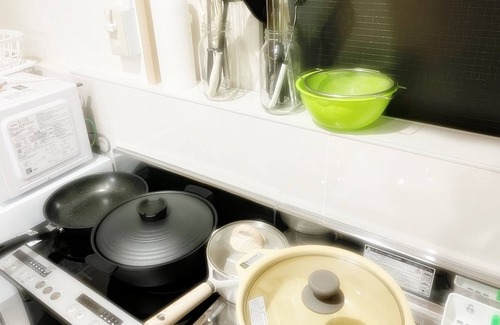 Nishi Apartment | 1 minute walk from the station in a good location! Accommodates 10 people! Rooftop BBQ available! Renovated! 3 bedrooms! 7 minutes to USJ! It takes 10 minutes to Namba by train! WIFI available