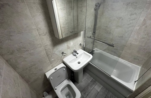 Somers Town Apartment | 1 minute walk to tube station