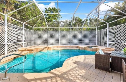 Naples Park House | 1 OF THE CLOSEST NAPLES PARK HOMES 2 THE BEACH/RENOVATED/5BR/POOL/BIKES/GAMEROOM