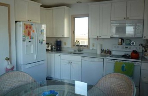 Beach Haven Gardens House | 1 OFF THE OCEAN IN BEACH HAVEN GARDENS