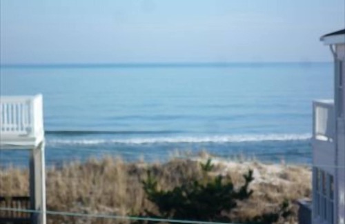 Beach Haven Gardens House | 1 OFF THE OCEAN IN BEACH HAVEN GARDENS