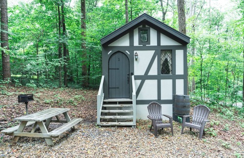 Sevierville House | #1 Olga - *New Kitchen* Tiny Home Cottage