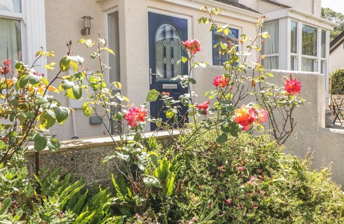 Salcombe Cottage | 1 ORCHARD COTTAGES, pet friendly, with a garden in Salcombe