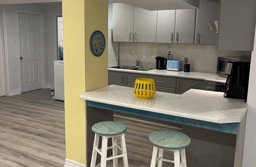 Central Erin Mills House | 1. Private Room - Erin Mills Town Centre