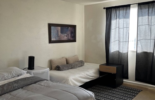 Vallejo Bed & Breakfast | 1 PRIVATE SUITE & THE LOFT en-suite bathroom, fridge, microwave, airfry, coffee!