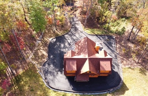 Black Mountain Cabin | #1 PRVT. BLACK-MT. LUX LOG ESTATE./HOT TUB/GAME RM/PETS/2 FIRE PL. 6/6.5