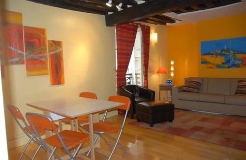 Latin Apartment | #1 Reviews! Air Con. Latin Quartr. Sleep 4. Hostess!