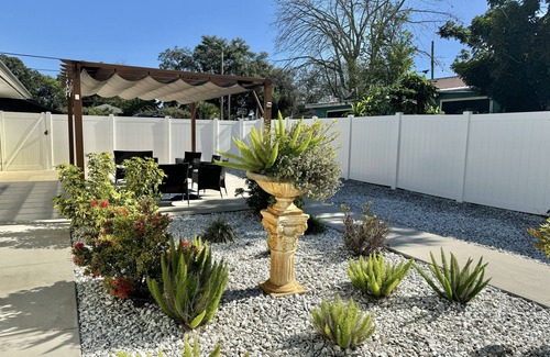 Bearss Plaza Villa | 1 Room w Queen bed and full size sofa bed
