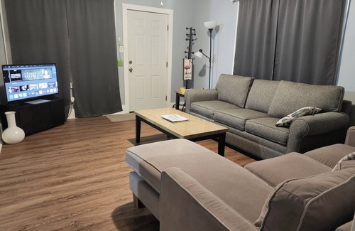 Del Mar Apartment | #1 *Simple Stay* DOWNSTAIRS Downtown Bayfront McGee Beach Sphon Shoreline HOSP